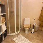 3 Bedrooms, Close To The Center, Sauna, Free Parking Leilighet
