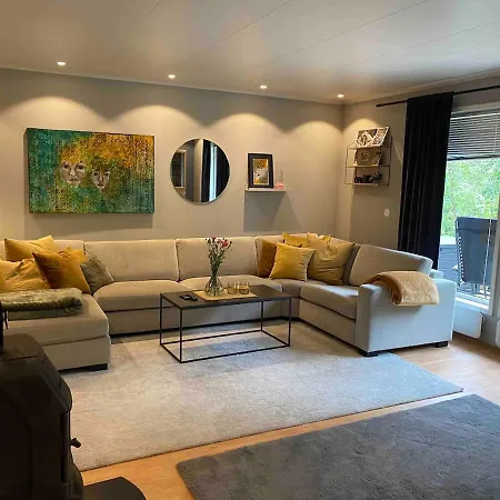 Apartment 3 Bedrooms, Close To The Center, Sauna, Free Parking