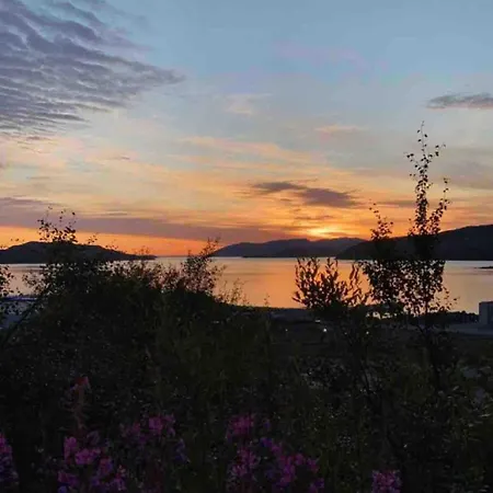 3 Bedrooms, Close To The Center, Sauna, Free Parking Kirkenes