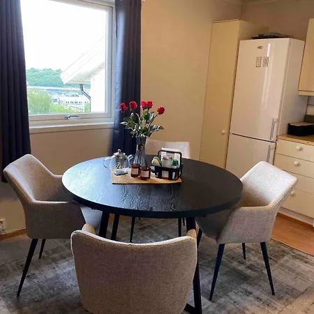 Apartment 3 Bedrooms, Close To The Center, Sauna, Free Parking