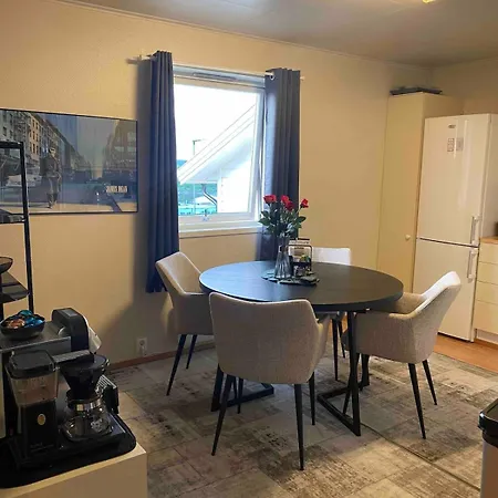 3 Bedrooms, Close To The Center, Sauna, Free Parking Apartment *