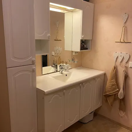 شقة 3 Bedrooms, Close To The Center, Sauna, Free Parking شِرِكينيس